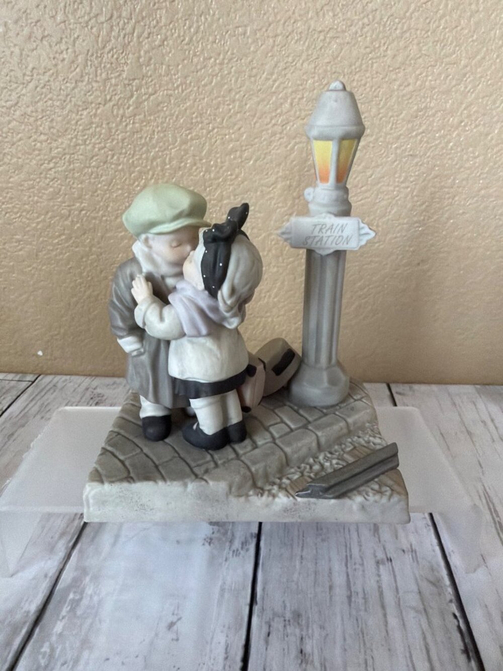 Enesco Pretty as a Picture Kim Anderson Lot of 3 Figurines + Plate - Picture 4 of 16